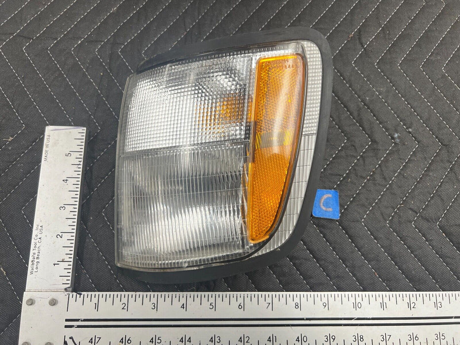 1998-2002 Isuzu Trooper Driver LH Front Turn Signal Headlight Lamp OEM #863EM