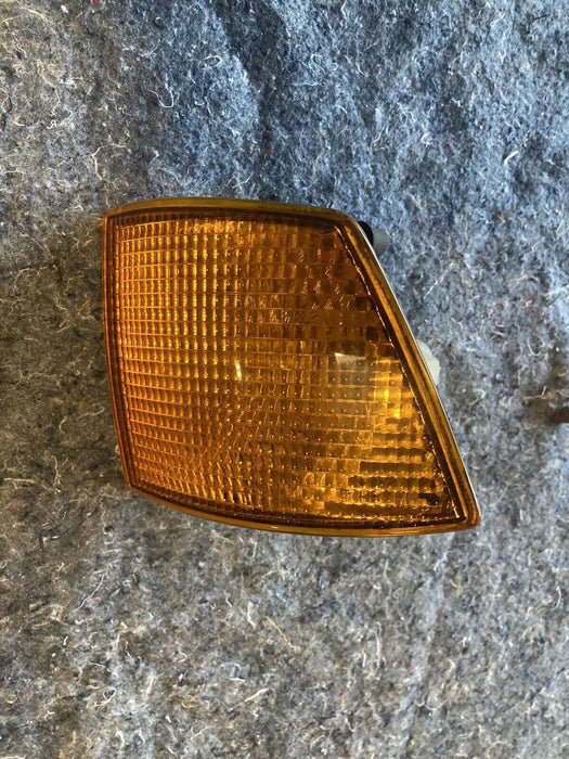 1986-1994 BMW 7 Series E32 Front Left Drivers Signal Light 1374011 OEM #1091M