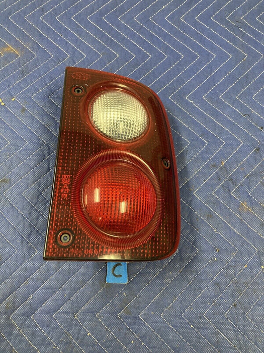 1998-2005 Land Rover Freelander Right Tail Light Assembly XFB000300 OEM #2991M