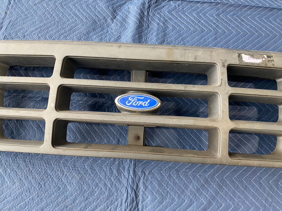 1992-1997 Ford F-150 F250 F350 Bronco Grille W/Emblem & Mount Bracket OEM #1047E