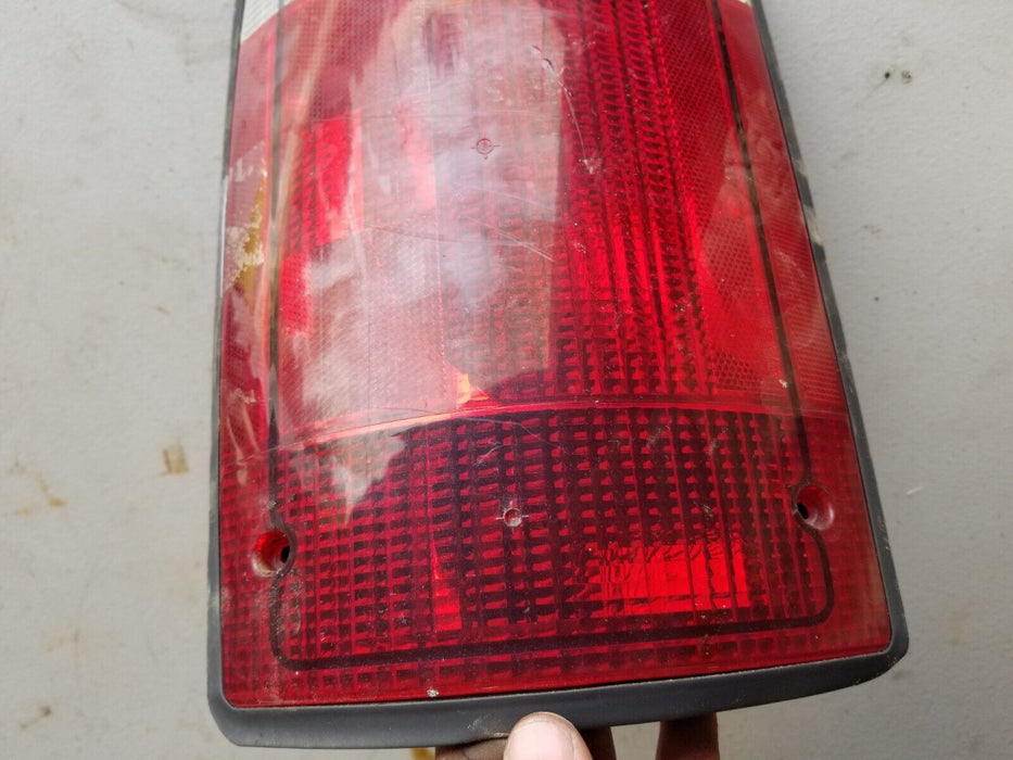 1992-2007 Ford E150 E250 E350 VAN REAR RIGHT TAIL LIGHT BRAKE #904CN