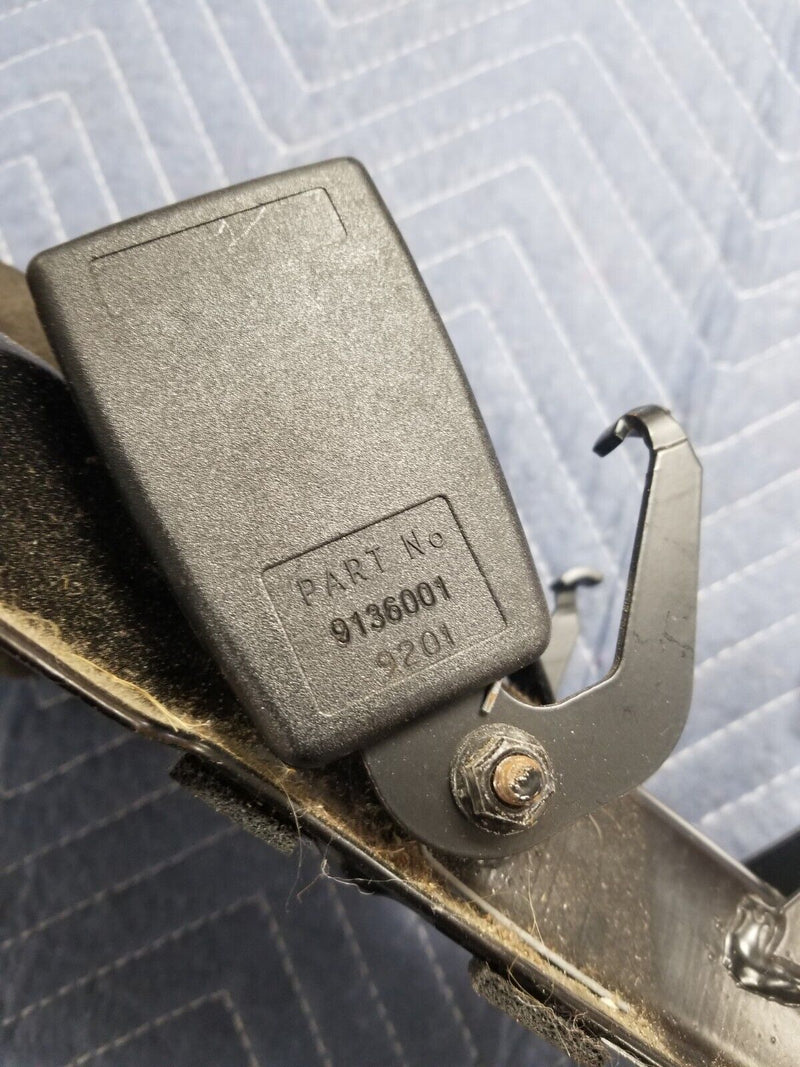 1998-2000 Volvo V70 V70R Wagon OEM 9136001 3rd Row Seat Belt Receiver #386AN