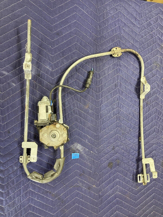 1984-1991 BMW 318i 325i E30 Right Front Sedan Window Regulator Motor OEM #2602M