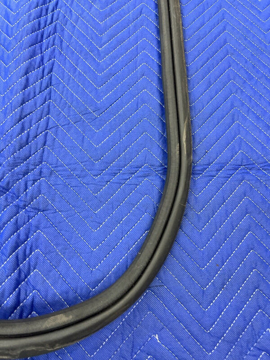 2005-2007 Volvo S60R Trunk Deck Lid Seal Gasket Weather Stripping OEM #1077EM