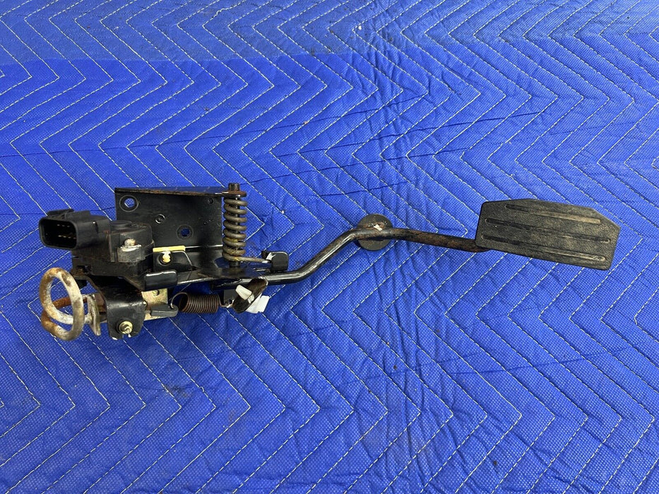 1998-2002 Isuzu Trooper Gas Pedal Accelerator Throttle Assembly OEM #951EM