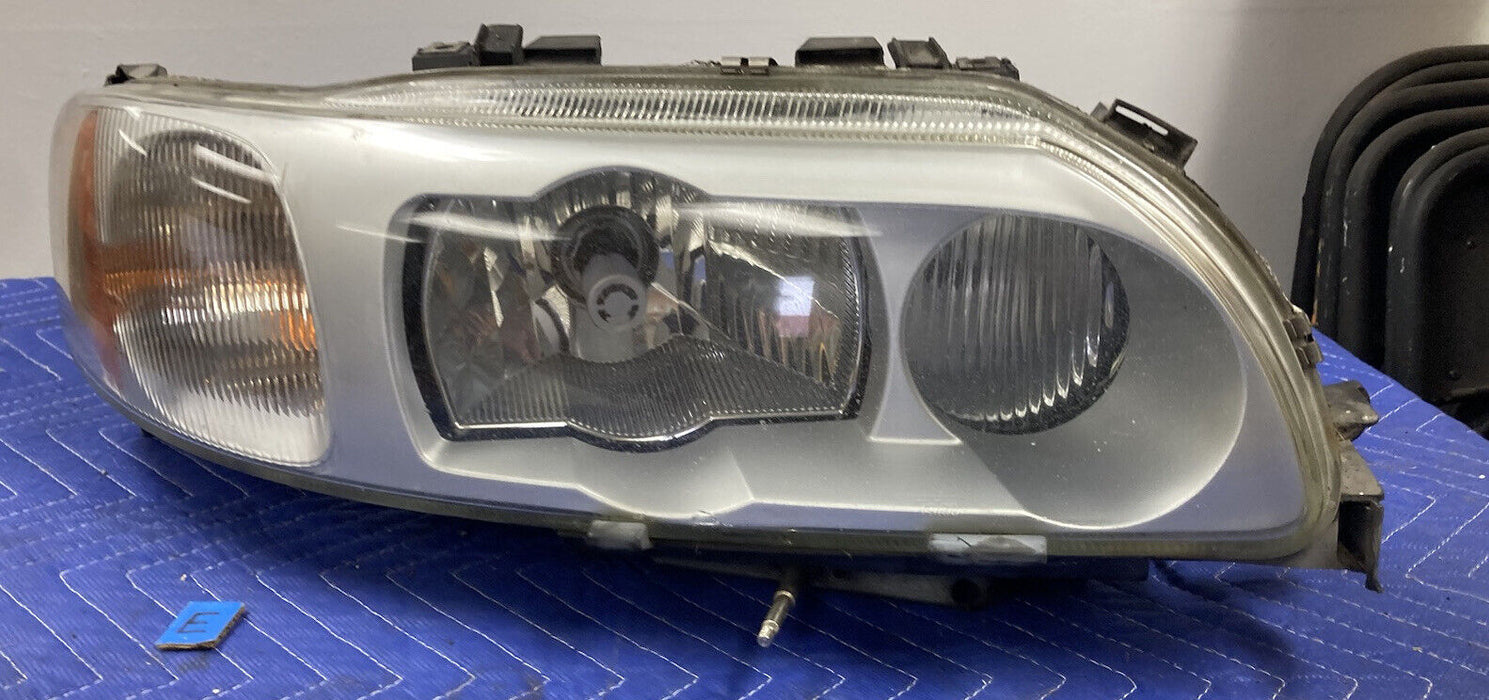 2004-2007 Volvo S60R V70R Right RH Headlight Driver Assembly 30655957 OEM #2847M