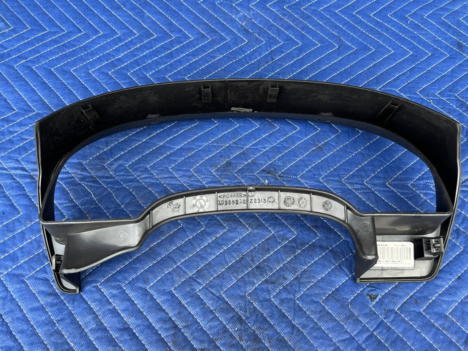 2002-2007 Saturn Vue Speedometer Gauge Cluster Trim Bezel 10356212 OEM #464EM