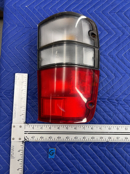 1998-2002 Isuzu Trooper RH Passenger Rear Tail Light Lamp Assembly OEM #934EM