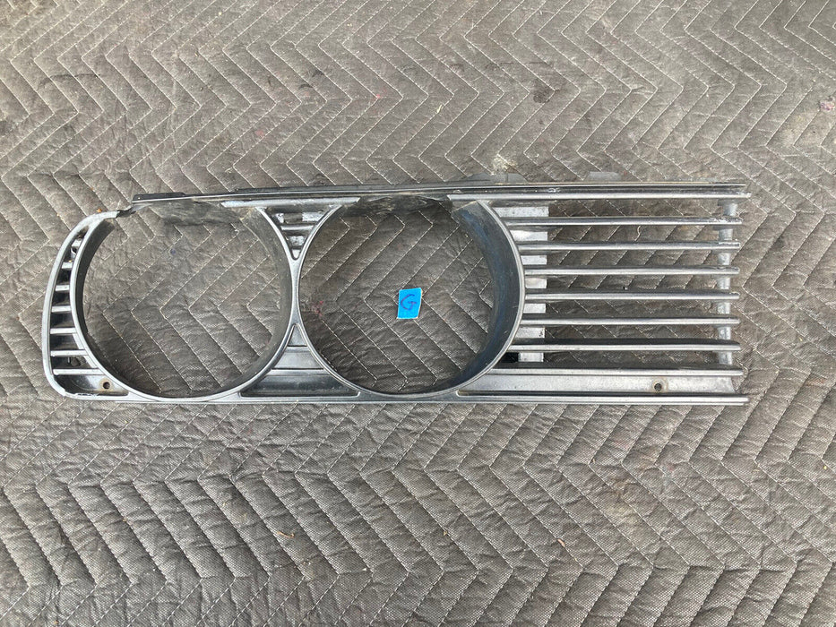 1982-1994 BMW E30 318i 325i Headlight Grille Right RH Trim 1945886 OEM #2192M