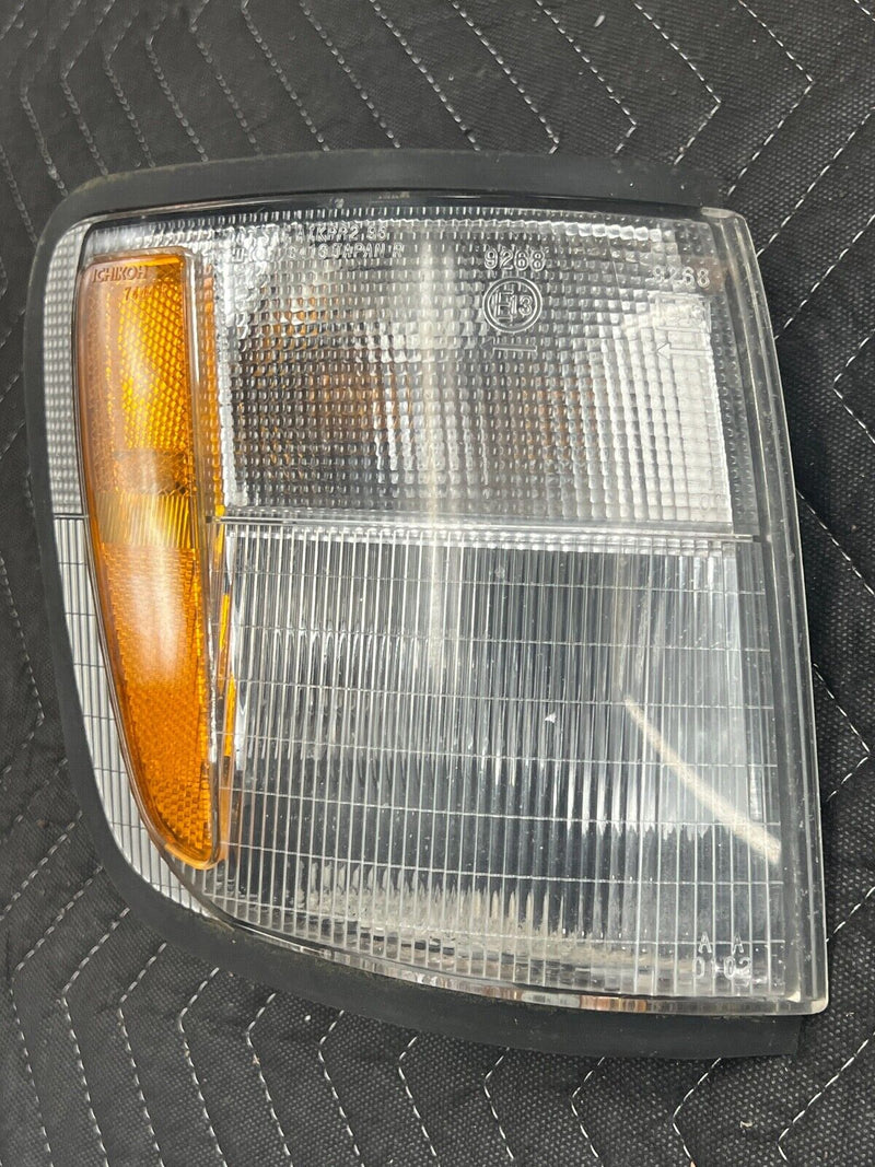 1998-2002 Isuzu Trooper Passenger RH Front Turn Signal Headlight Lamp OEM #864EM