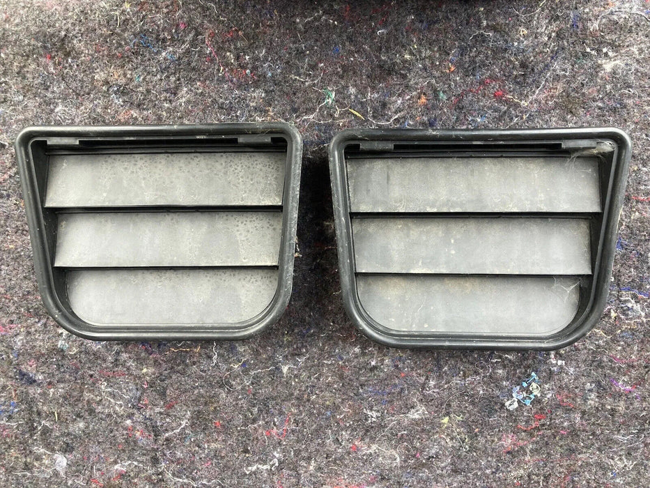 2005-2007 Volvo S60R S60 V70R Trunk Rear Vents Pair Left Right OEM #1302M