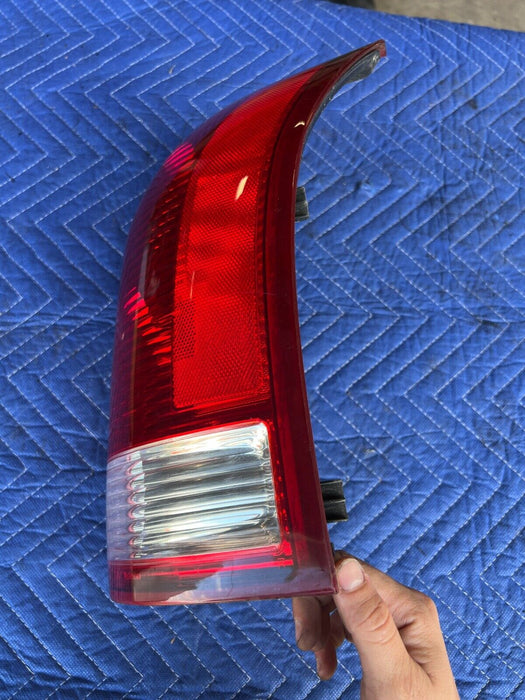 2002-2007 Saturn Vue Passenger Right RH Tail Light Assembly Rear Lamp OEM #604EM