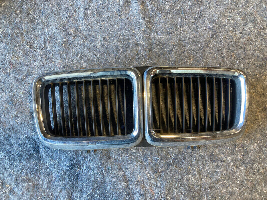 1986-1994 BMW 7 Series E32 Kidney Grille Chrome Stock Front 1956863 OEM #1050M