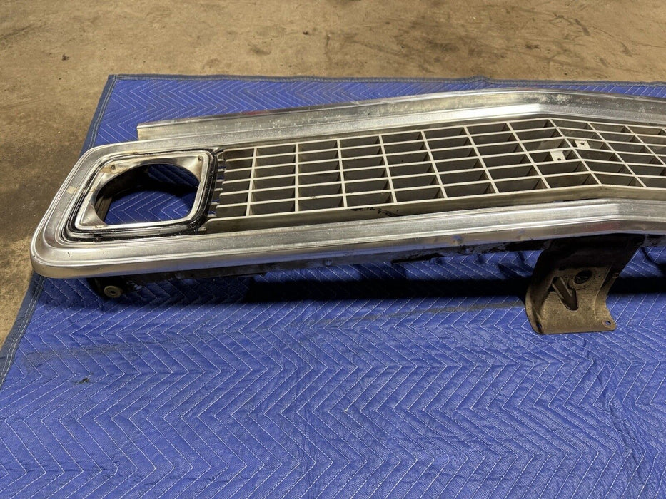 1971-1972 Chevrolet Pickup Truck C10 C20 Complete Grille Blazer OEM NICE #3171E