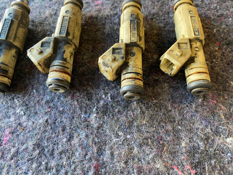 98-00 Volvo V70 S70 V70R XC Set Of 5 Fuel Injectors White 9454557 OEM #1476E