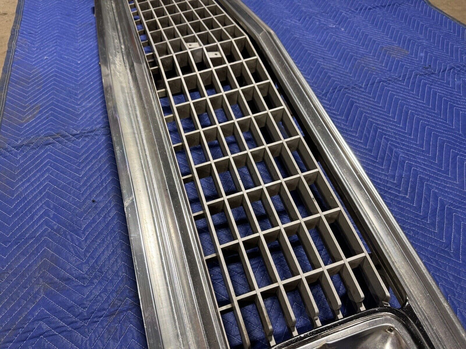 1971-1972 Chevrolet Pickup Truck C10 C20 Complete Grille Blazer OEM NICE #3171E