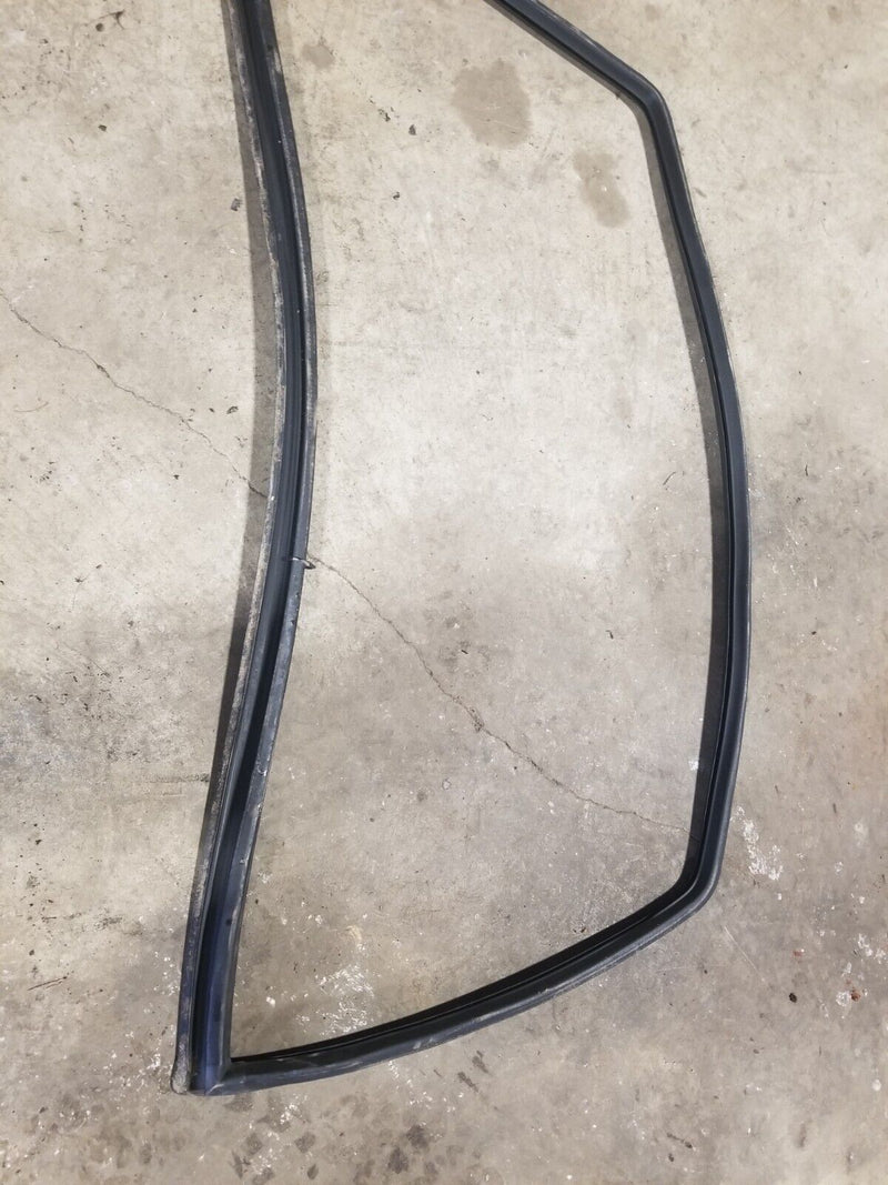 1984-93 BMW E30 318i 325i REAR WINDOW GASKET SEAL STRIP  OEM #CN589