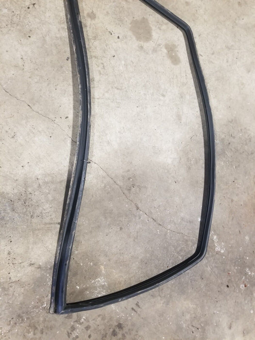 1984-93 BMW E30 318i 325i REAR WINDOW GASKET SEAL STRIP  OEM #CN589