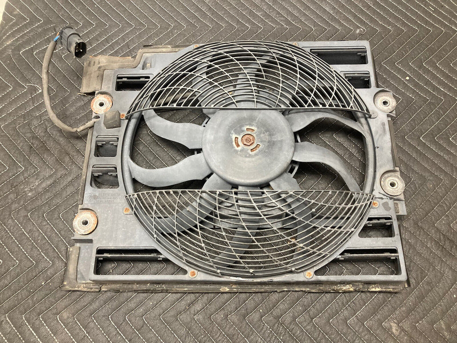 1997-2003 BMW E39 Radiator Fan Assembly 6903028 528￼i 525i OEM #443M