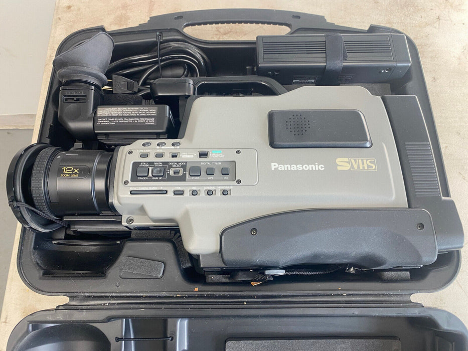 Panasonic Model AG-456 S-VHS Pro Line Reporter Camcorder Camera W/Case & Extras