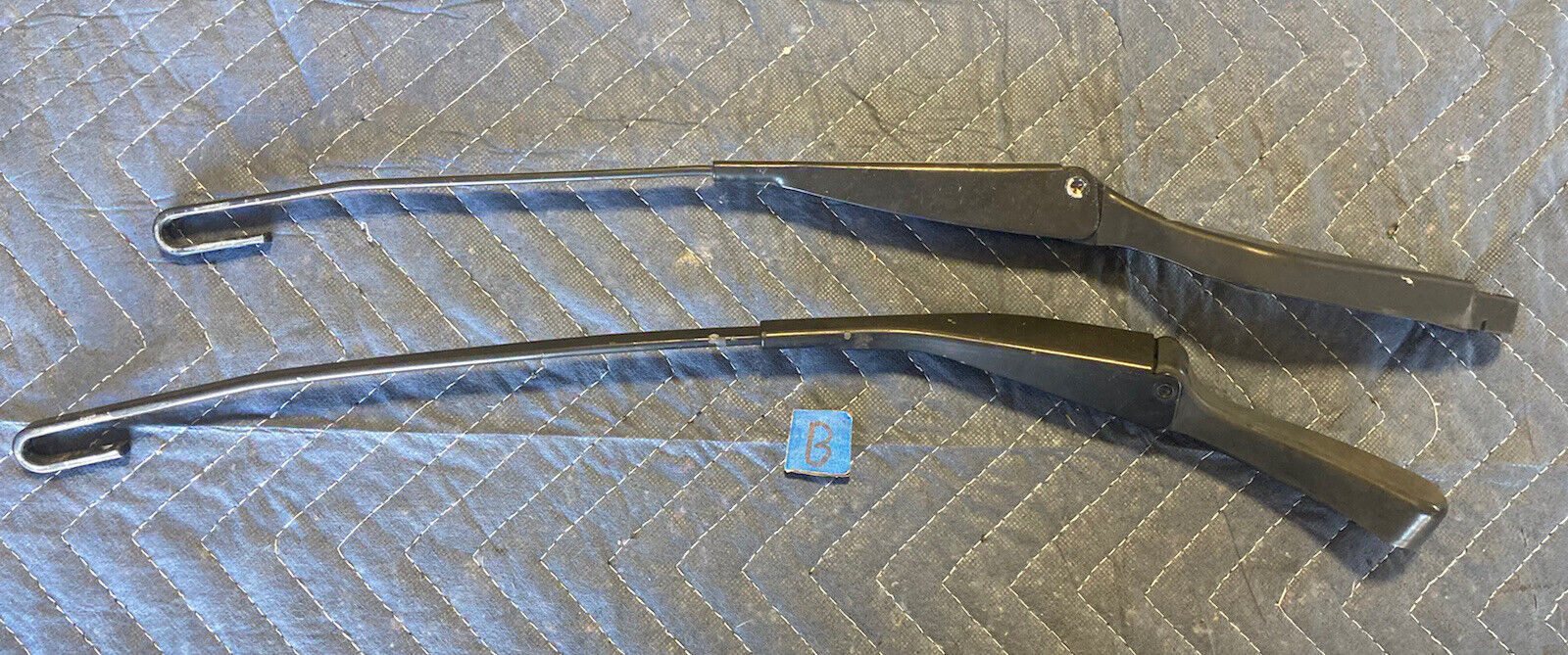 1988-1996 BMW E34 5 Series 525i 535i Windshield Wiper Arms 186411 OEM #2000M