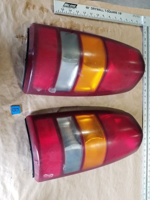 1999-2007 CHEVY 1500 SILVERADO SIERRA OEM REAR TAIL LIGHT SET L R PAIR #820CN