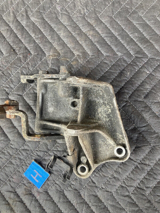 1982-1994 BMW E30 318i 325i  1264643 Power Steering Pump Bracket OEM #2183M