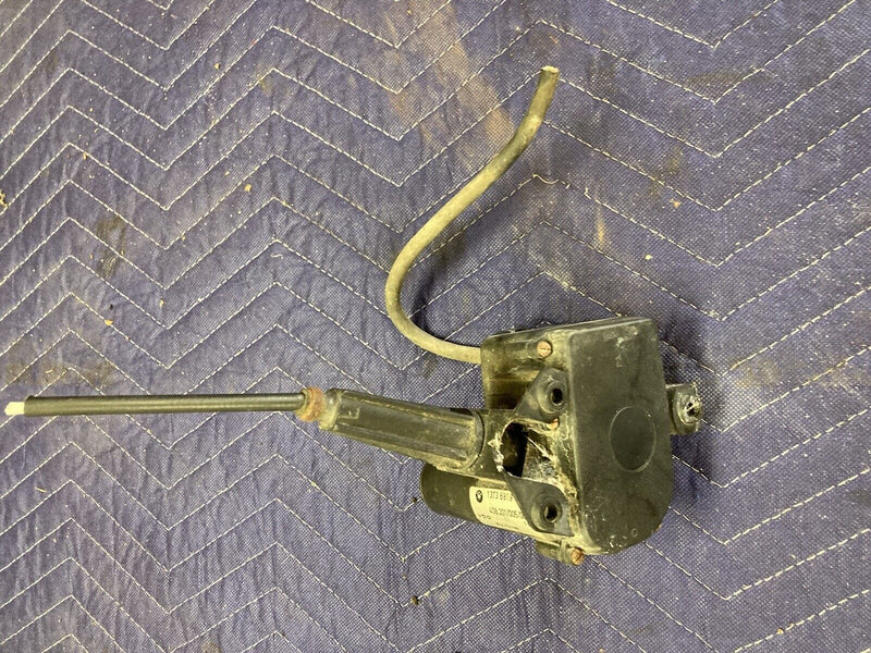 1984-1991 BMW 318i 325i E30 Cruise Control Actuator 1373681 OEM #2657M