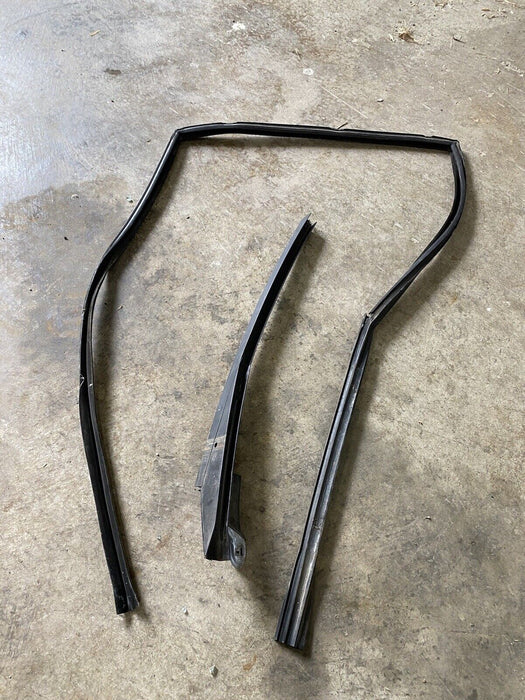 84-94 BMW 3 Series E30 Sedan Rear Right Window Guide Rail Track 318i 325ix #770E