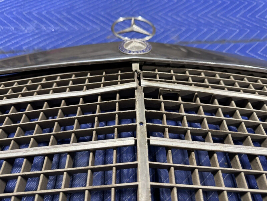 1974-1976 Mercedes Benz W114 W115 Chrome Grille Assembly Vintage w/Emblem #3168E