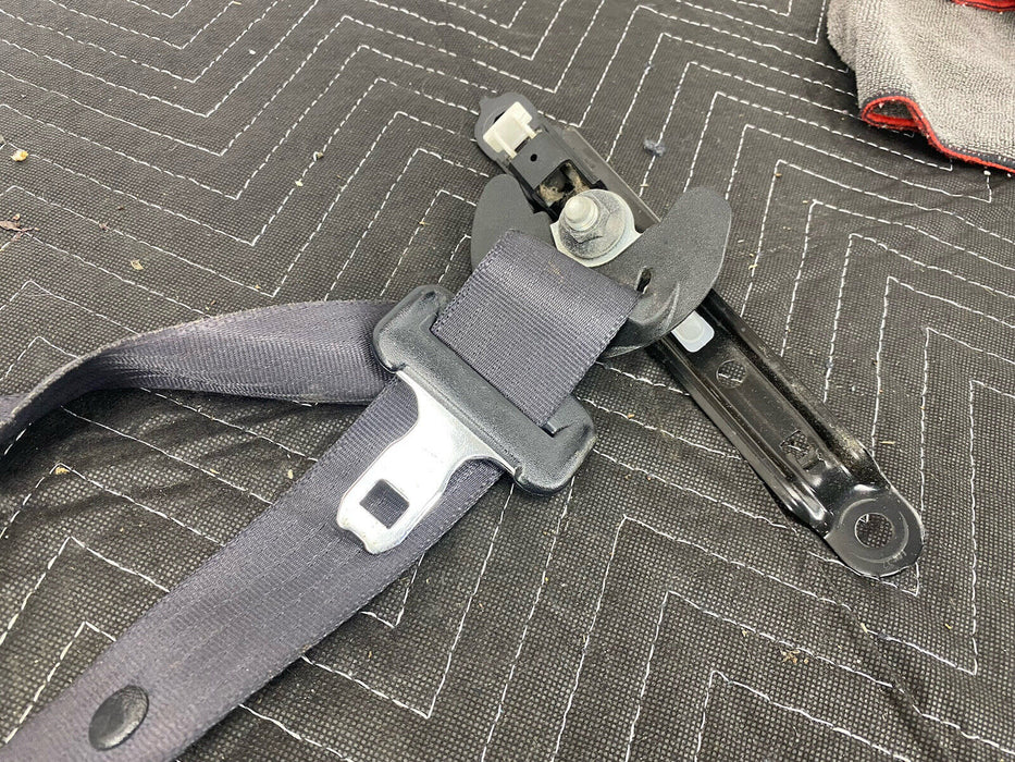 2009-2010 Pontiac Vibe Passenger Front Right Seat Belt Retractor 53124-P #3081E