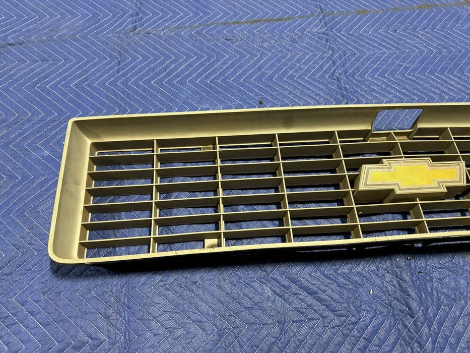 1973-1974 Chevy Chevrolet Truck 350 Grille OEM C & K Series C10 6262157 #3176E