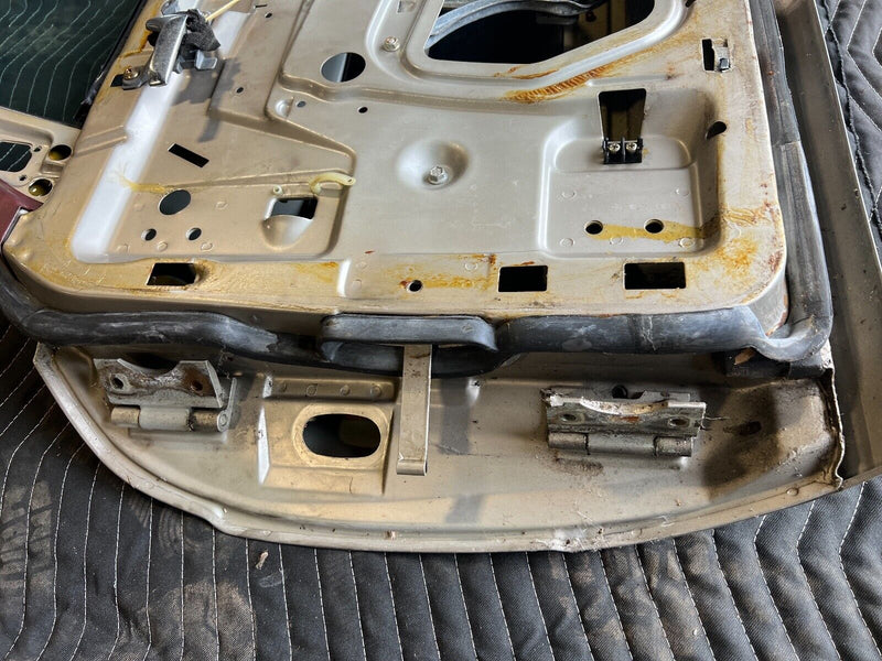 1979-1985 Mercedes 300SD W126 Silver Passenger R Front Door Assembly OEM #329EM