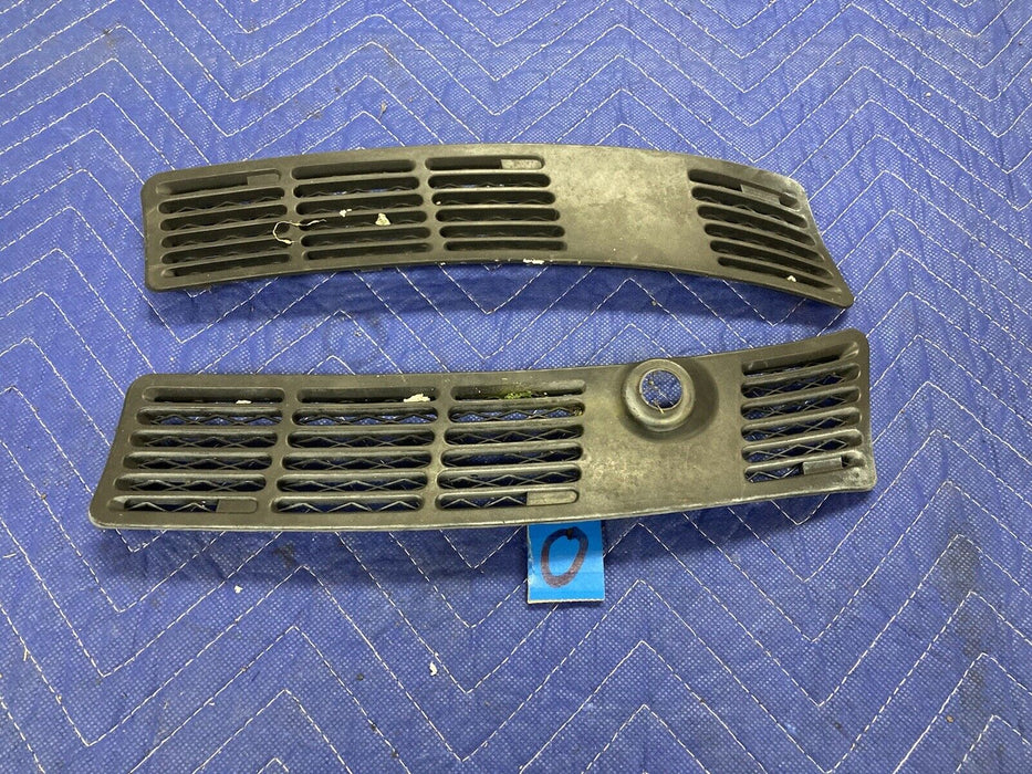 1984-1991 BMW 318i 325i E30 Windshield Cowl Vents Right Left Pair OEM #2646M