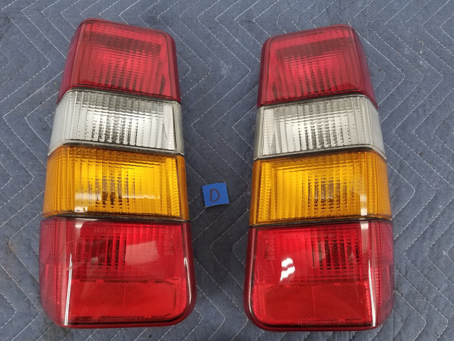 Volvo 240 245 Wagon Tail Light Pair 1372441 1372442 Left & Right #2606E