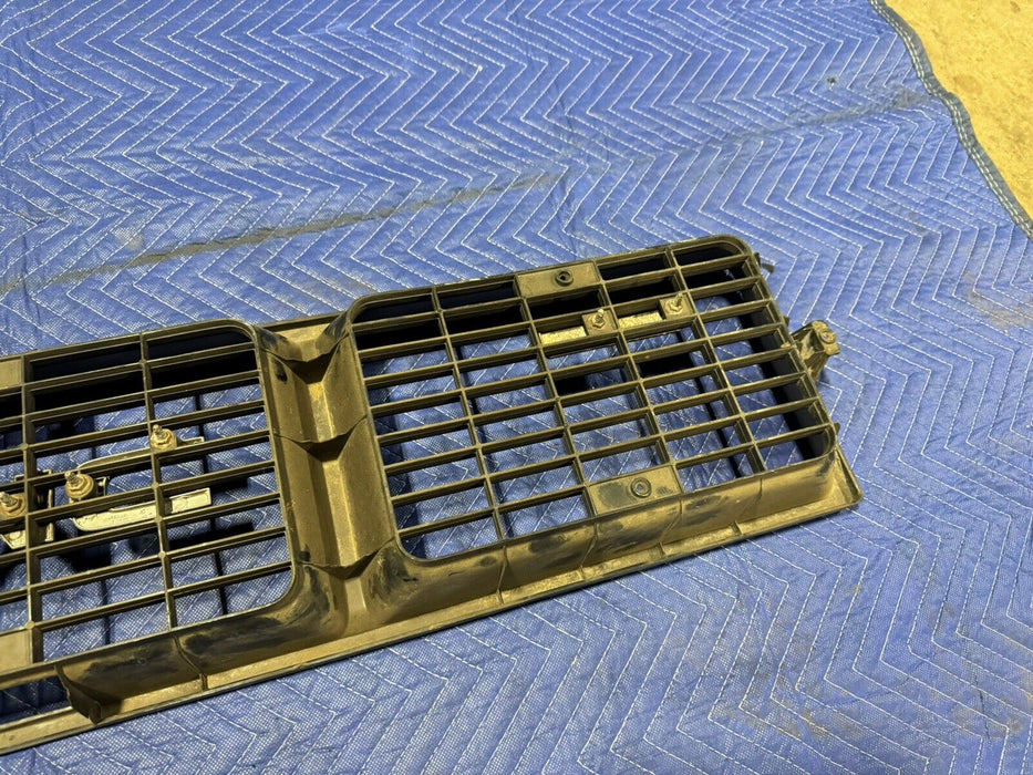 1973-1974 GMC Squarebody C & K Series Truck Grille 6270838 OEM C10 350 #3169E