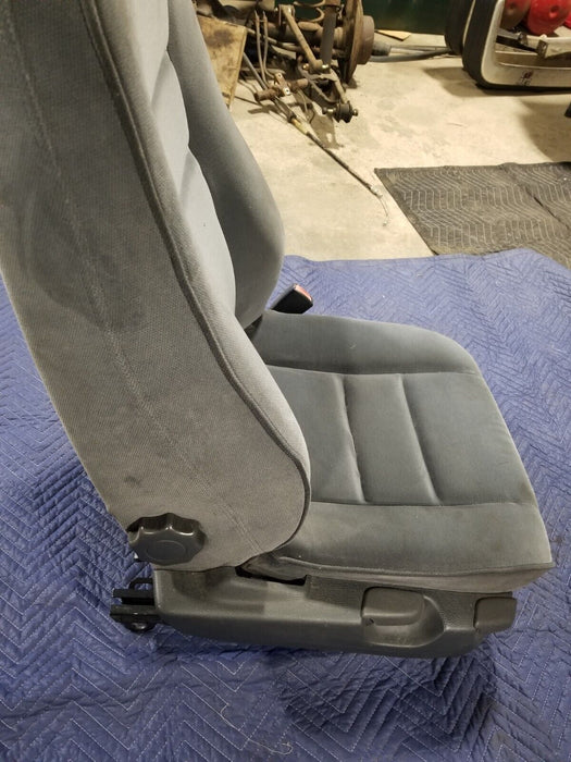 1998- 2000 Volvo V70 V70R Wagon oem Front Grey Cloth Seat non-power #366AN