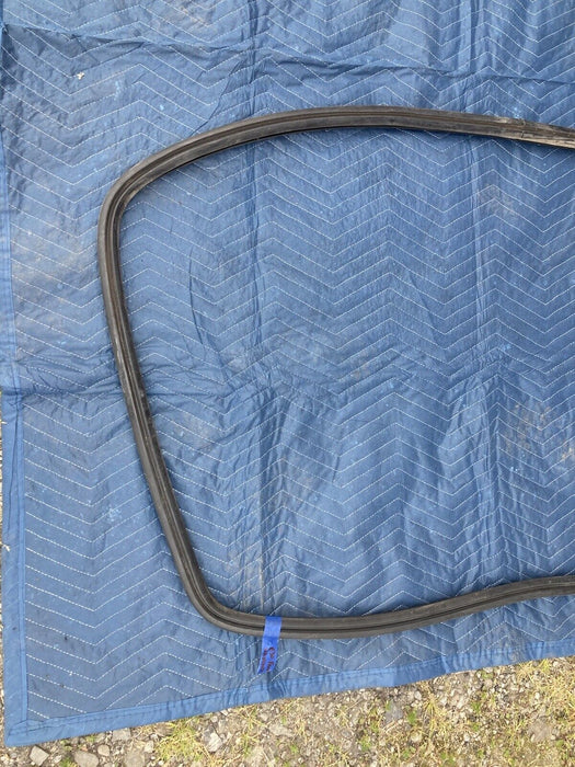 1982-1994 BMW E30 318i 325i Front Windshield Gasket Seal Weatherstripping #2259M