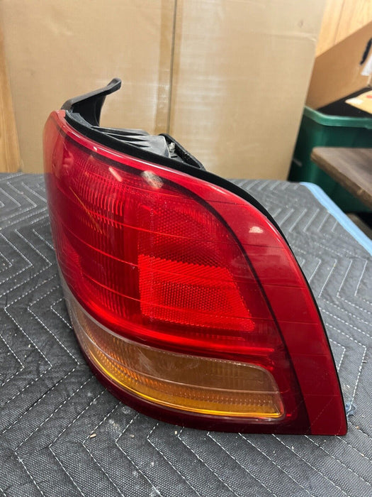 1995-1998 Acura TL Rear Passenger Right Tail Light Lamp Lens Assembly OEM #782EM