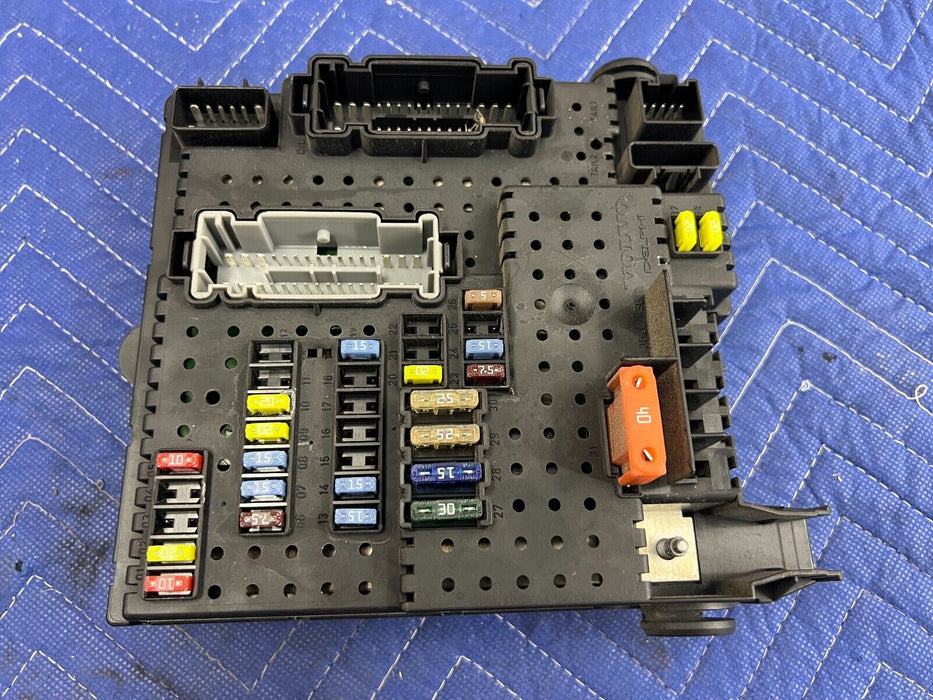 2005-2007 Volvo S60R V70R Fuse Box Control Module Unit 28017881 OEM #1008EM