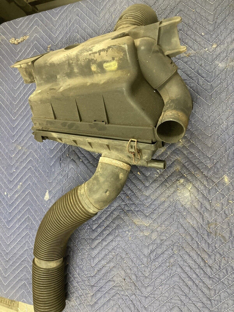 1975-85 Volvo 242 240 244 245 Air Filter Box Intake Housing Assembly OEM #1676M