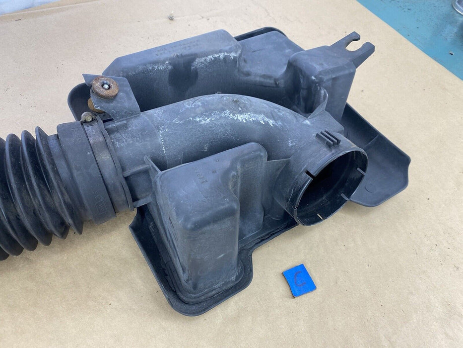 2001-2004 Dodge Dakota V8 Pre Air Box Intake Reservoir Air Cleaner OEM #2451E