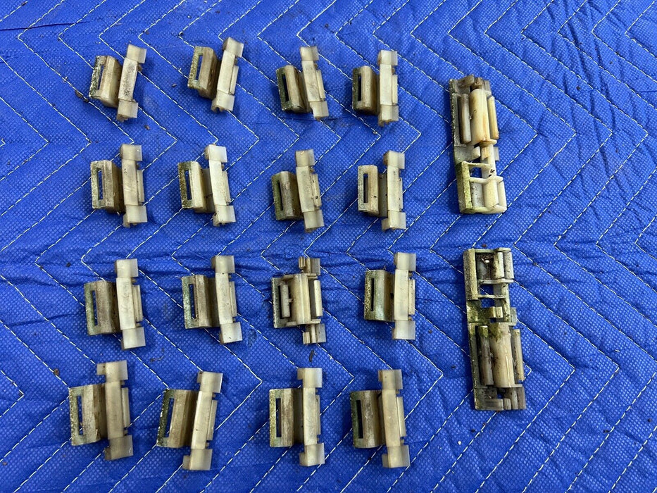 1998-2002 Isuzu Trooper Exterior Roof Trim Clips Fastener Holders OEM #965EM