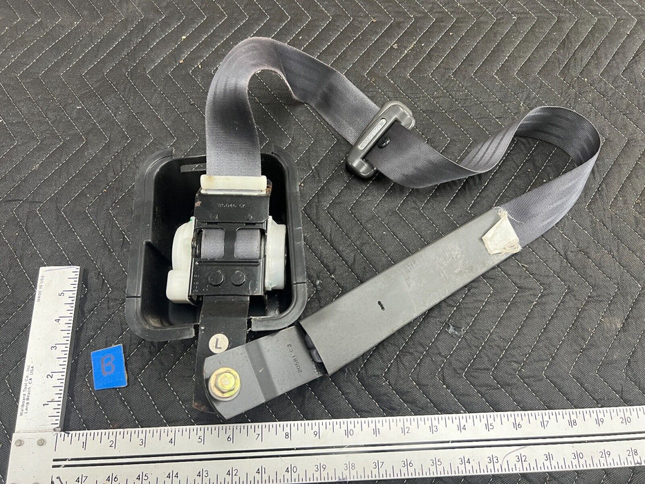 1998-2002 Isuzu Trooper Gray LH Driver Front Seat Belt Assembly OEM #880EM