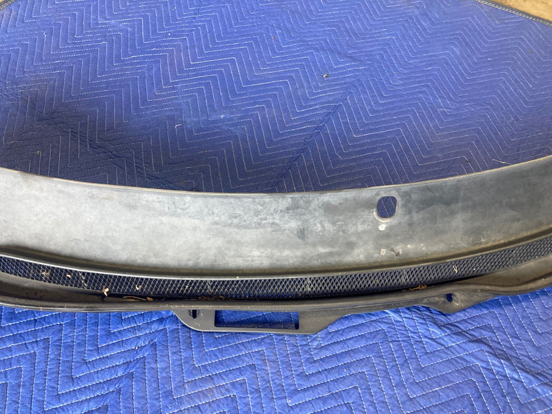 2004-2007 Volvo S60R S60 V70R Windshield Cowl Grille 9190000 OEM #2962M