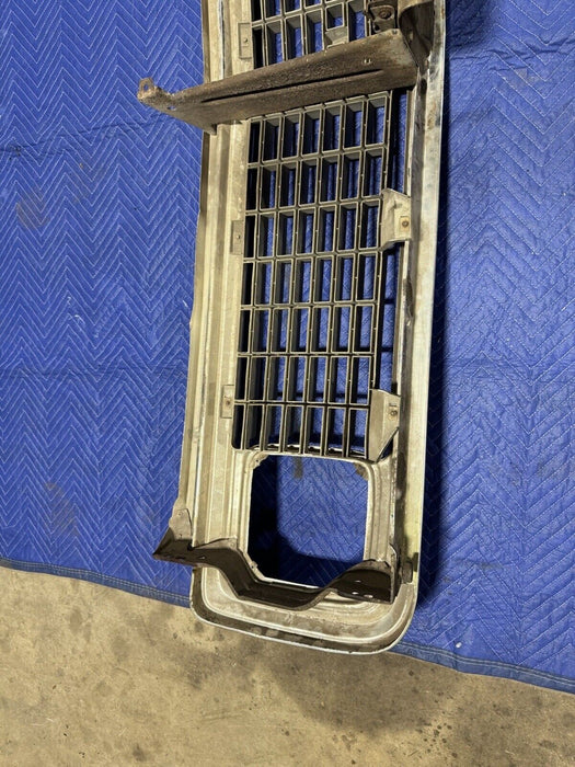 1971-1972 Chevrolet Pickup Truck C10 C20 Complete Grille Blazer OEM NICE #3171E