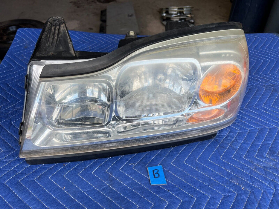 2002-2007 Saturn Vue Driver LH Front Headlight Lamp Assembly OEM #612EM