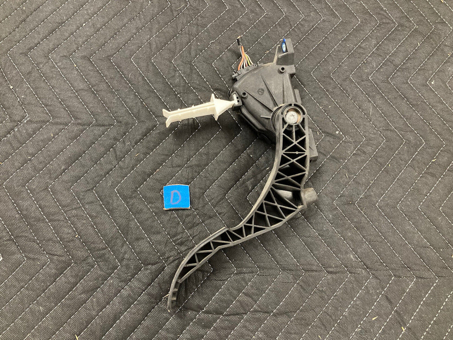 1999-2005 Volkswagen VW Jetta MK4 Gas Pedal Assembly Accelerator OEM #2412M