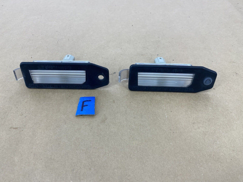 1997-2001 Lexus ES300 Rear License Plate Light Pair L & R OEM Lamp Deck #2379E