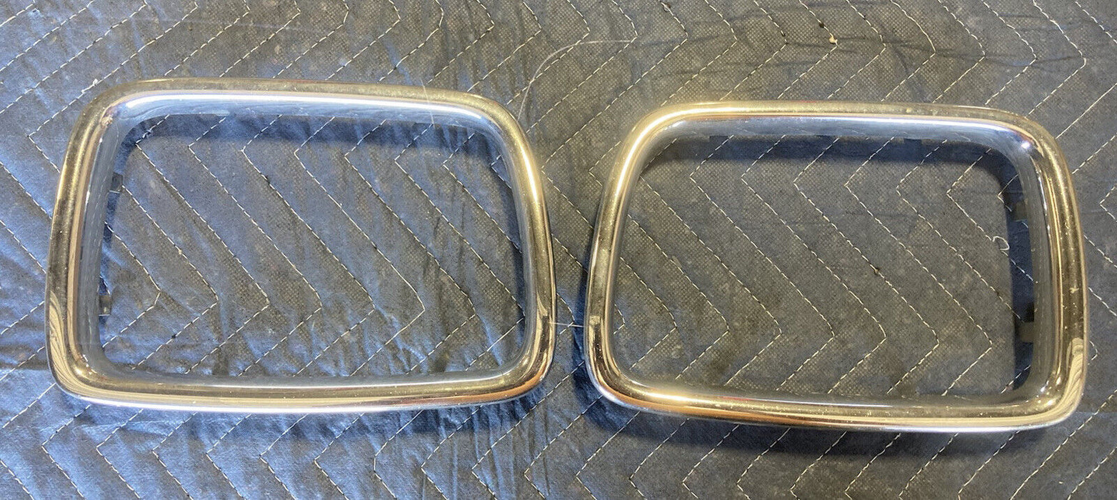 1988-1996 BMW E34 5 Series 525i 535i Grille Chrome Trim Pair 8148725 OEM #2011M